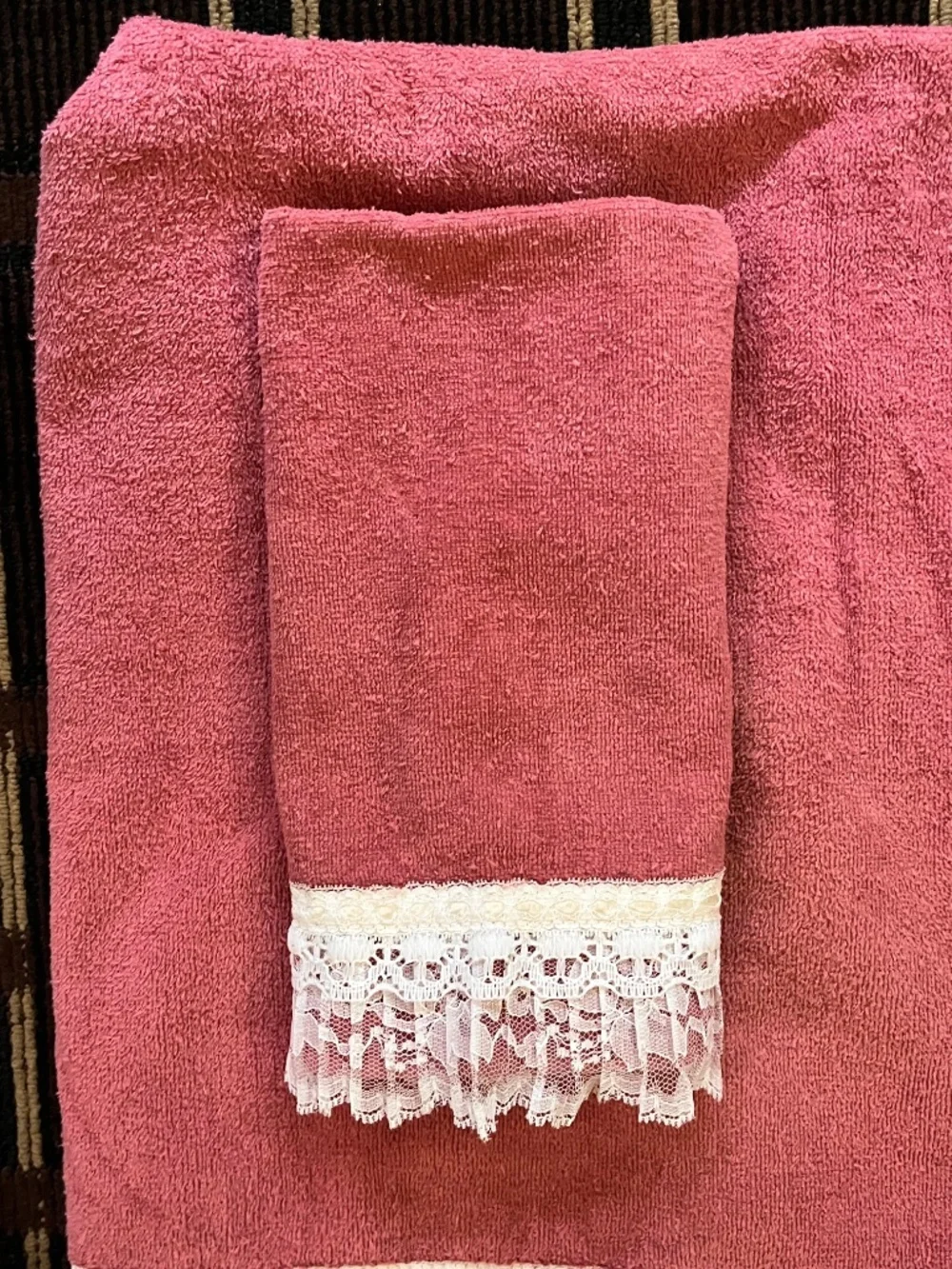 Vintage Cannon Bathroom Towels Pink / Burgundy with White Lace 100% Cotton 744